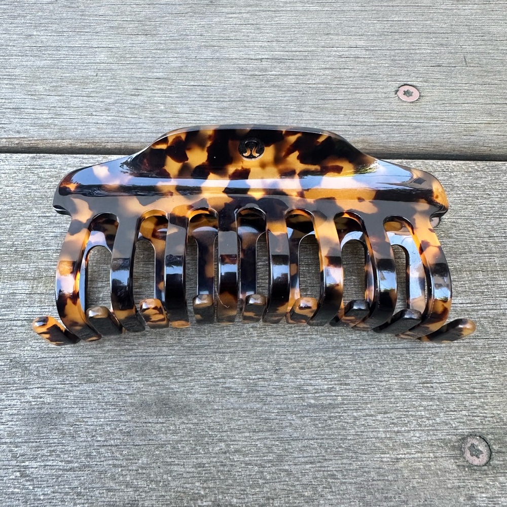 LULULEMON | claw clip